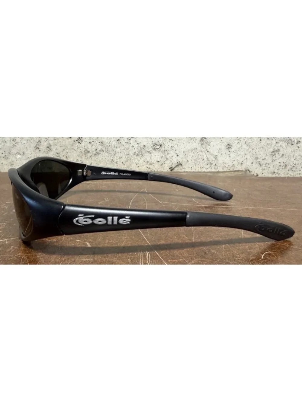 Vintage Bollé Swisher 11622 Mauritius Matte Black Wrap Polarized Sunglasses
